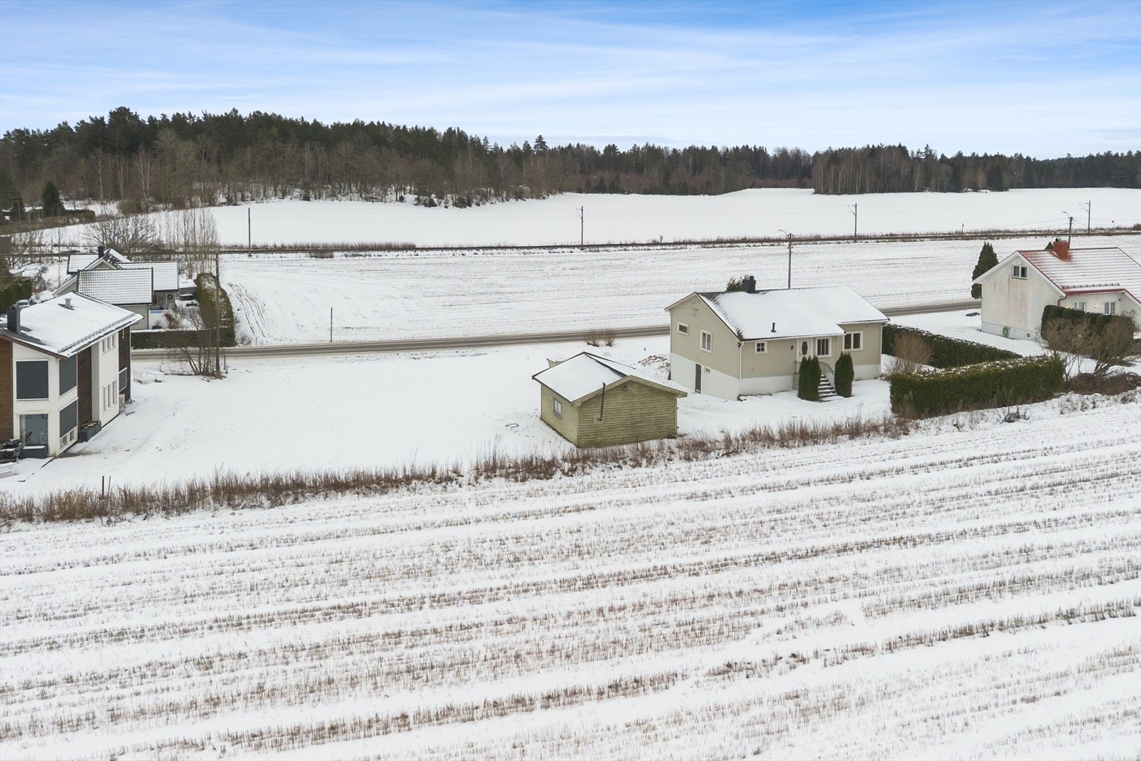 Stor og flat tomt. Galleribilde