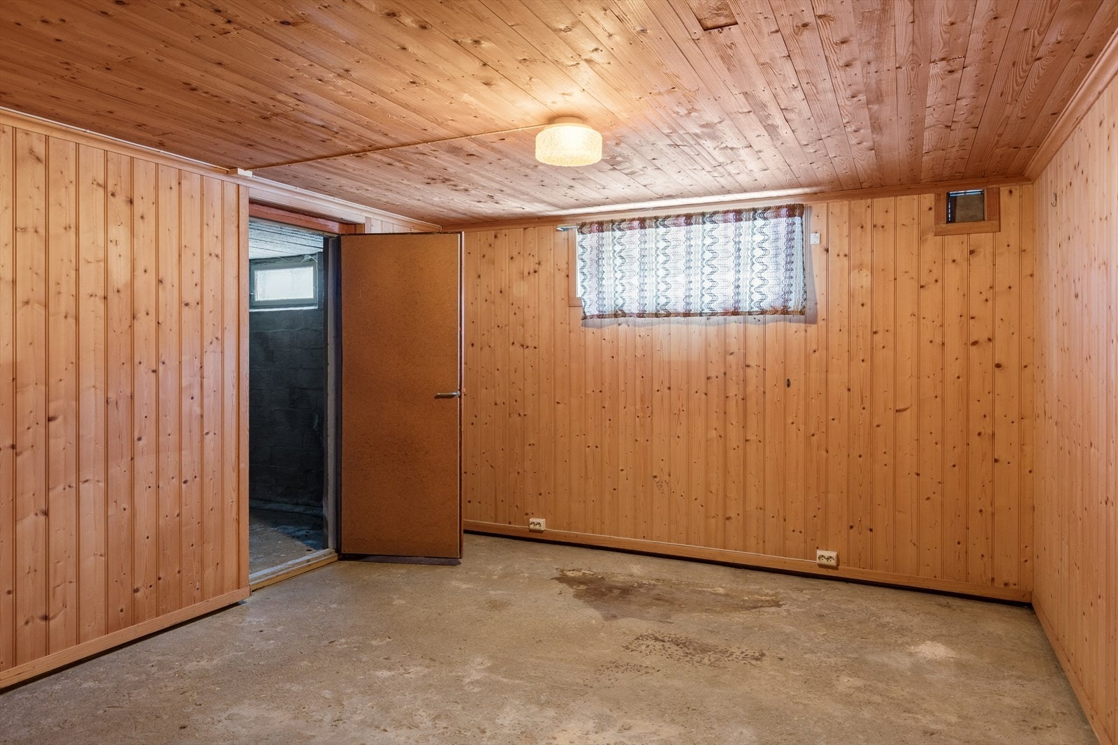 Takhøyden varierer fra ca. 2,02-2,1. Galleribilde