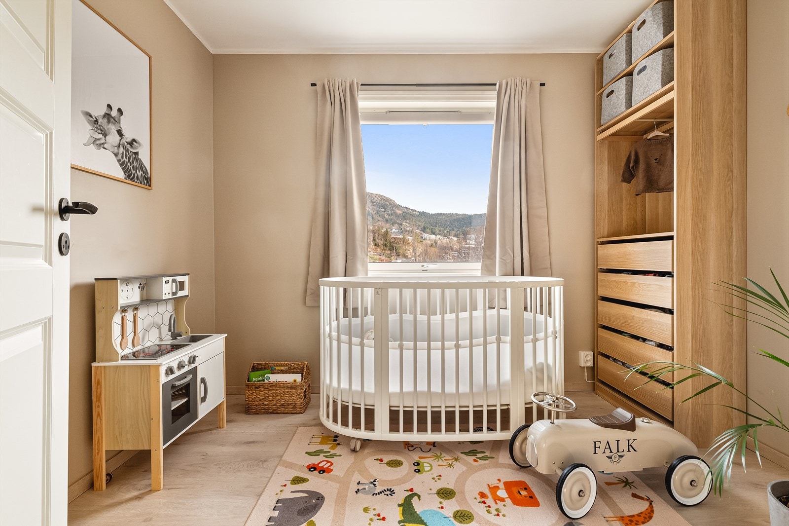 Soverom nr 2, som egner seg godt som for eksempel barnerom. Galleribilde