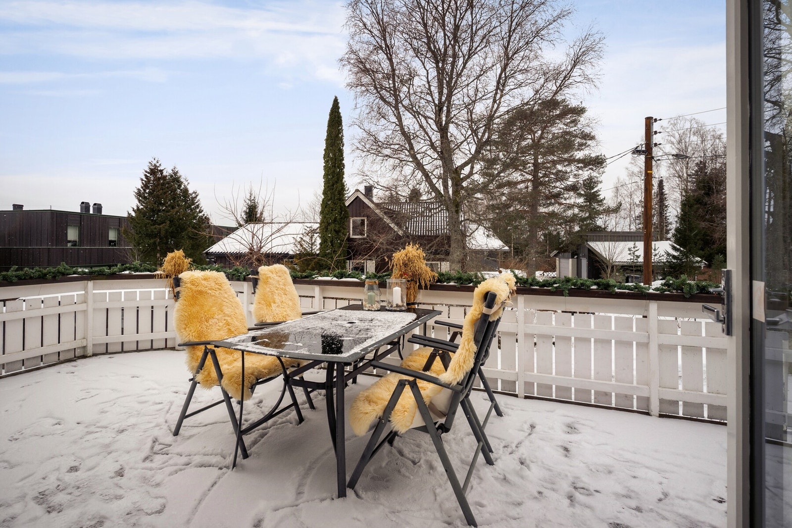 Beliggenheten er barnevennlig og attraktiv, med kort vei til skole, barnehage, kollektivtransport og Ski sentrum Galleribilde