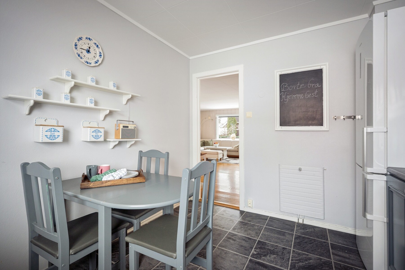 Plass til mindre spisebord for hverdagsmåltider. Galleribilde