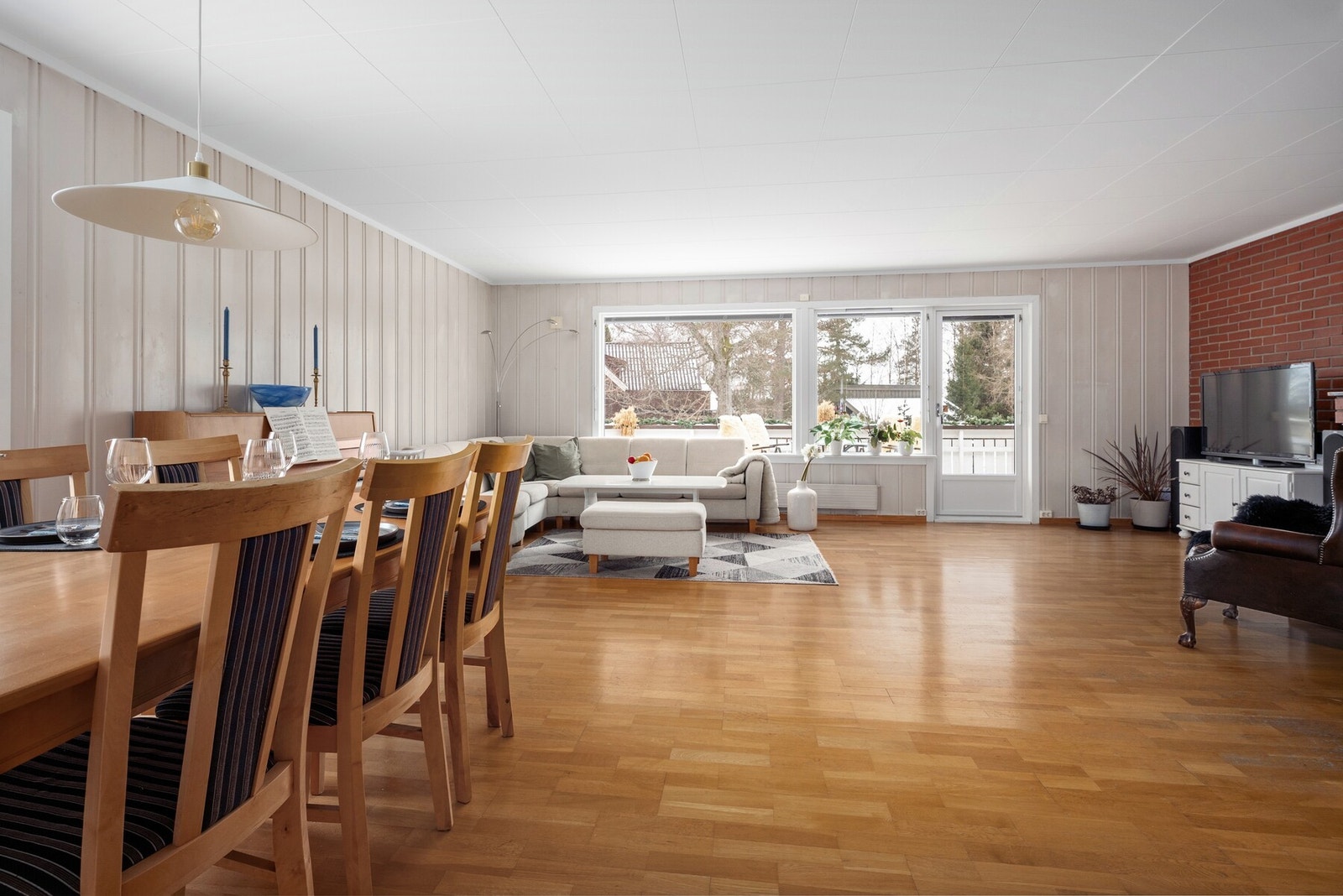 En naturlig samlingsplass for hverdagsmiddager og hyggelige sammenkomster. Galleribilde