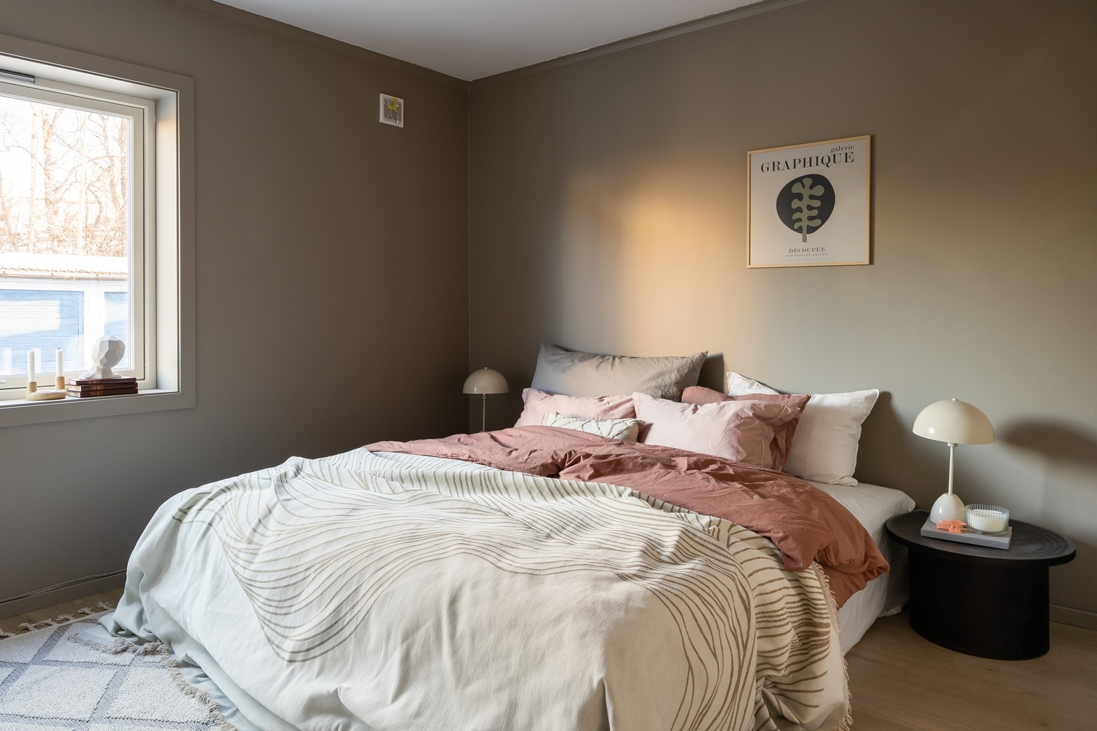 Romslig hovedsoverom på ca. 12,5 kvm. Galleribilde