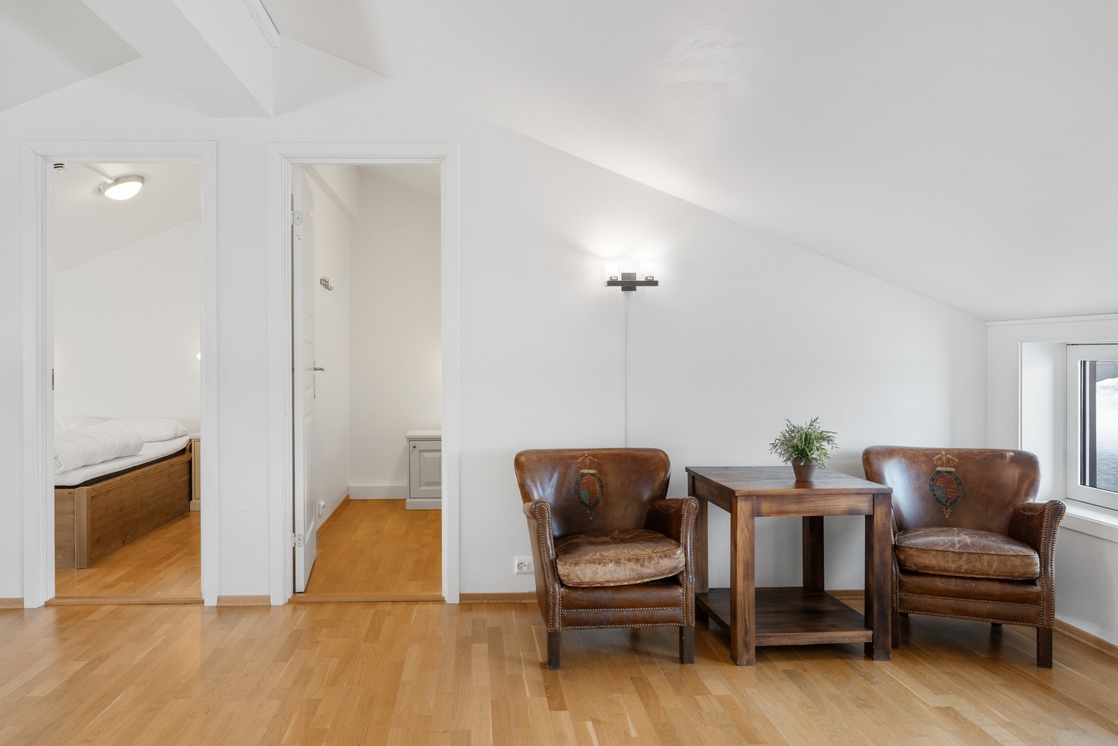 De to soverommene i andre etasje ligger vegg i vegg Galleribilde