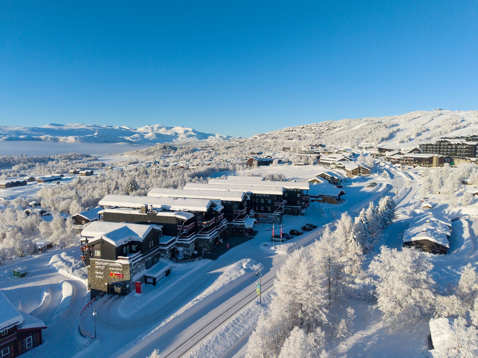 Partner/Eiendomsmegler MNEF Anders Lysholm har her gleden av å presentere leilighet 617 i Stølstunet - en romslig og attraktiv leilighet på 160 kvm, midt i hjertet av Beitostølen. Foto: Tor Solberg Galleribilde