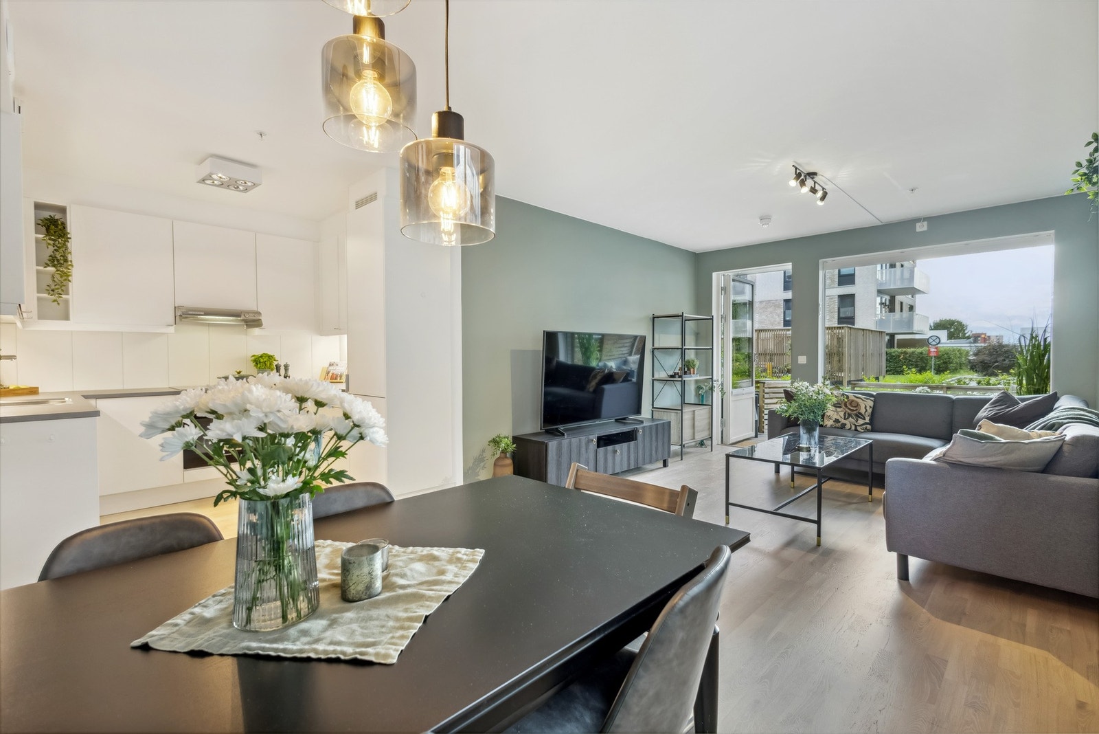 Lys og pen 4- roms hjørneleilighet med attraktiv beliggenhet på Storo. Galleribilde