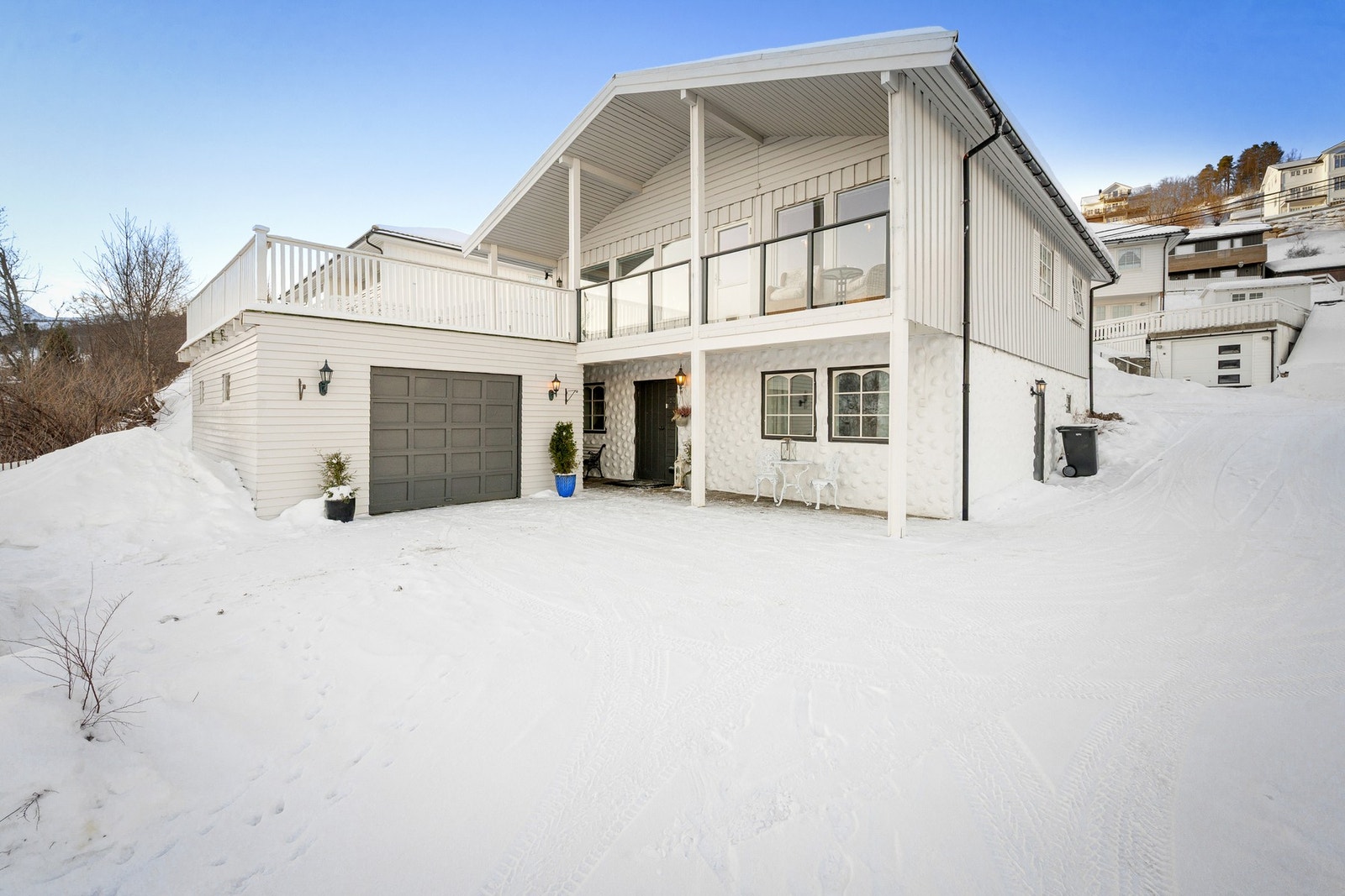 EIE Eiendomsmegling v/Vetle Larsen har gleden av å presentere Storgarden 11 - en lys og romslig enebolig i øvre Harstadbotn! Galleribilde