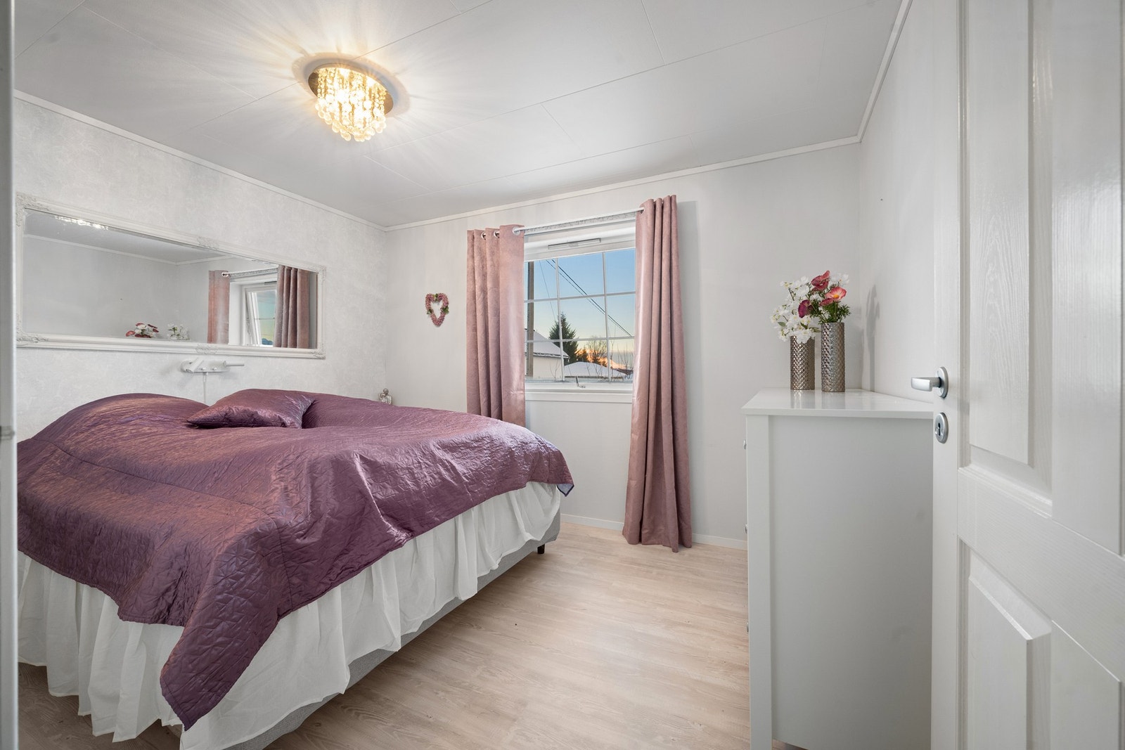 Soverom 2 - et lyst og trivelig rom Galleribilde