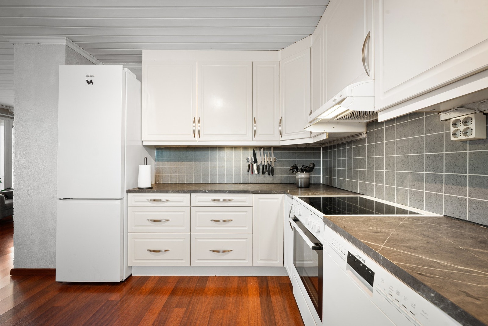 Kjøkkenet er fra 2015 og innredningen ble utvidet noe i 2018 Galleribilde