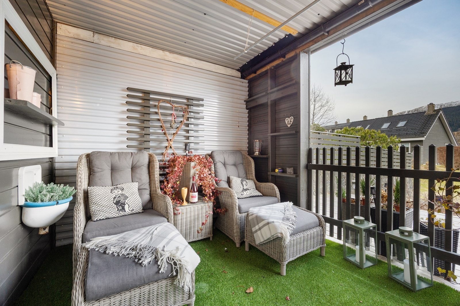 Uteplass under tak Galleribilde