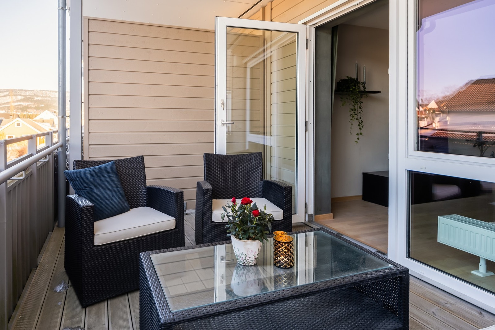 På verandaen kan man nyte både ettermiddags- og kveldssolen. Galleribilde