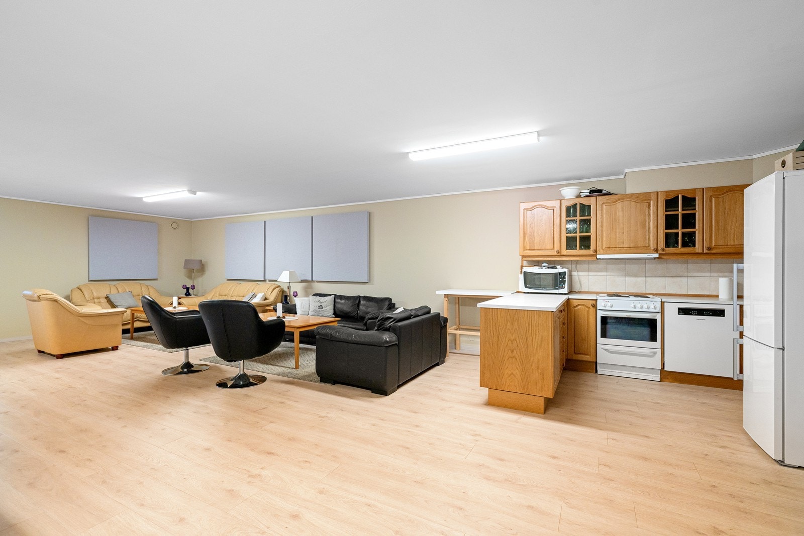 Beboerne har tilgang til selskapslokaler i 1. etg som er fullt utstyrt til alle formål. Galleribilde