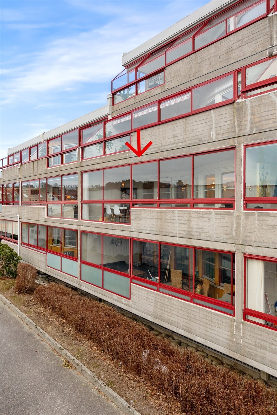 Fasade med vestvendt innglasset terrasse Galleribilde