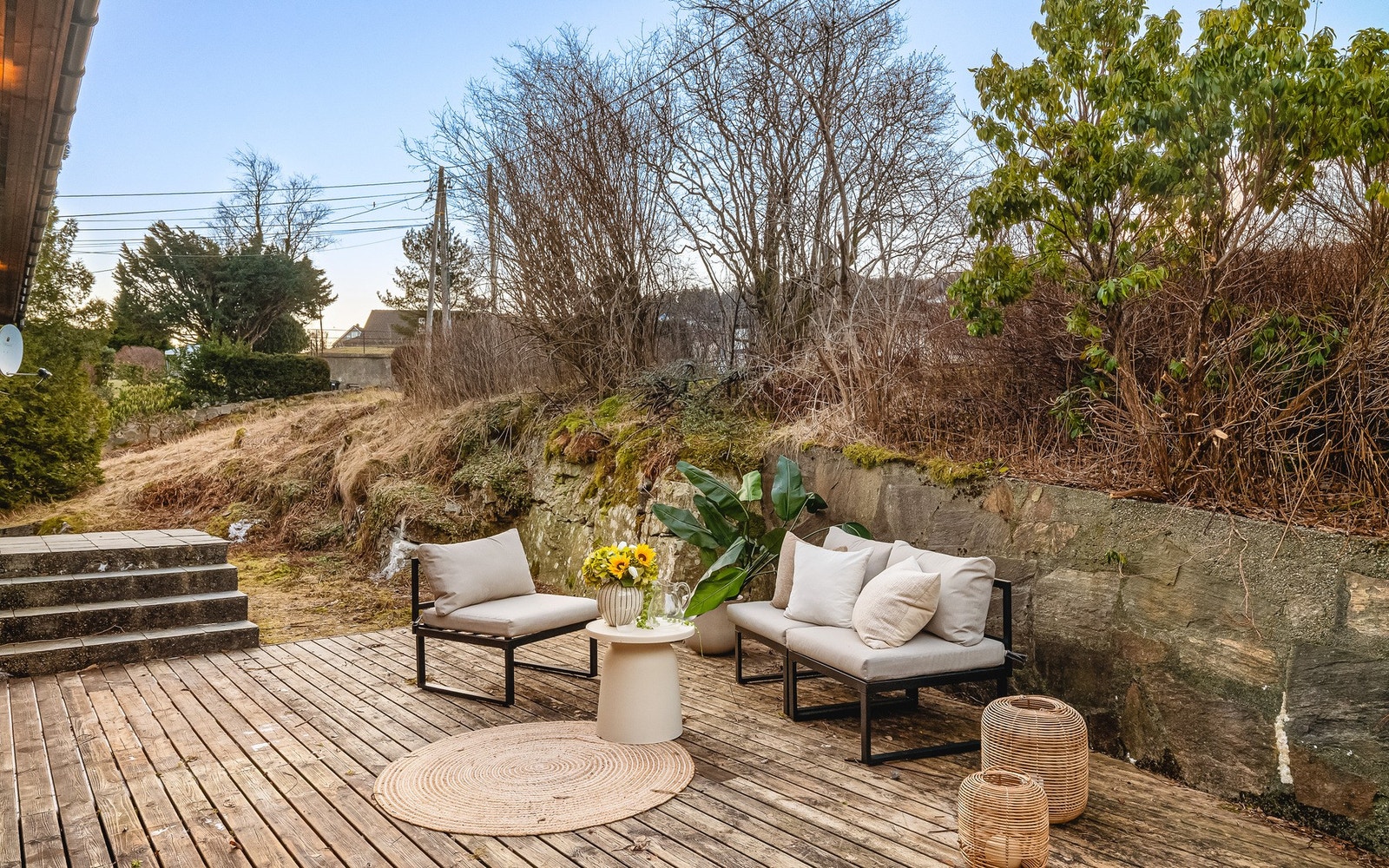 Solrike uteplasser med terrassedekke Galleribilde