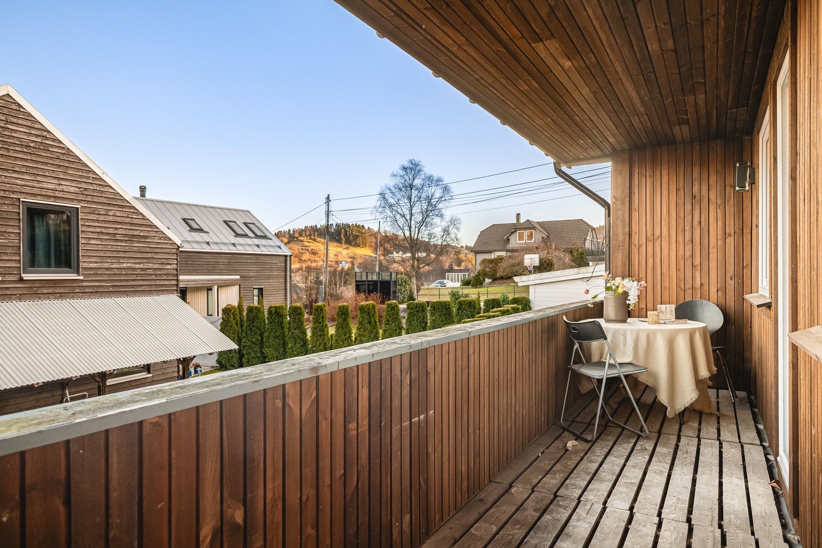 Balkongen måler 7 kvadratmeter Galleribilde