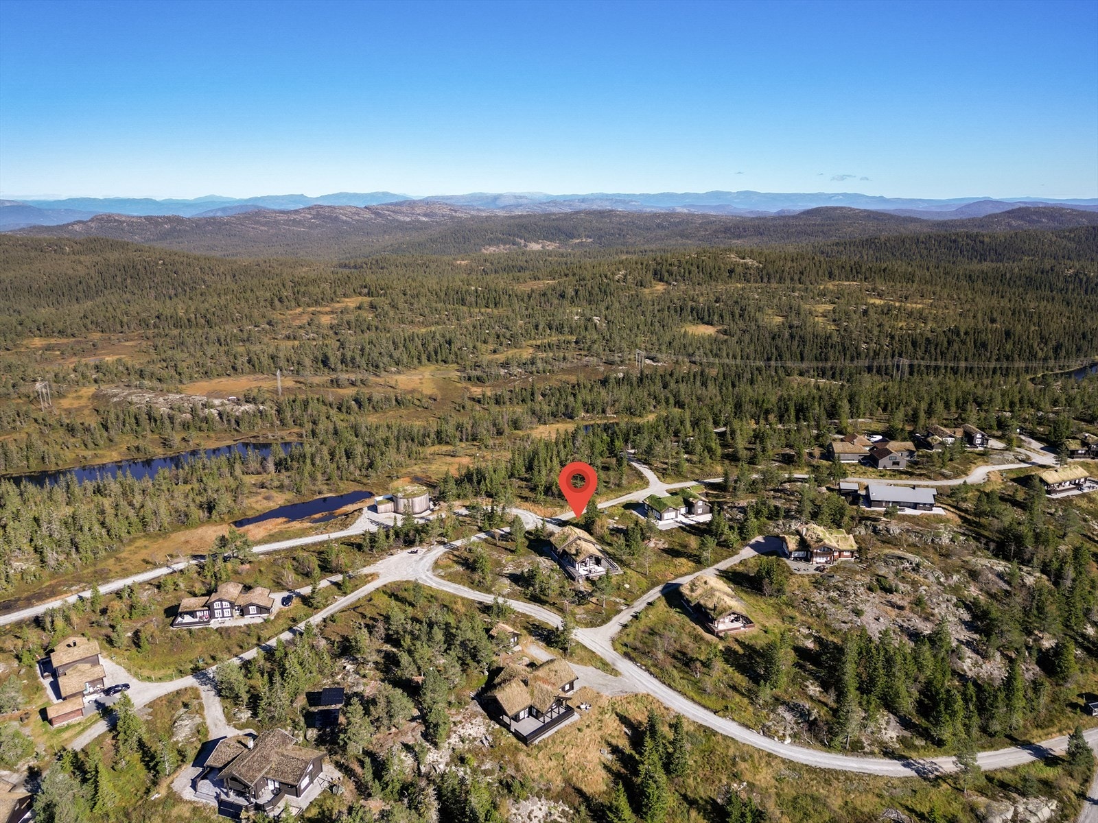 Området er meget naturskjønt og Kyrkjebygdheia er kjent for vakkert fjellterreng med spredt furuskog og en rekke gode fiskevann. Utover høsten er det et rikt bærterreng i området. Galleribilde
