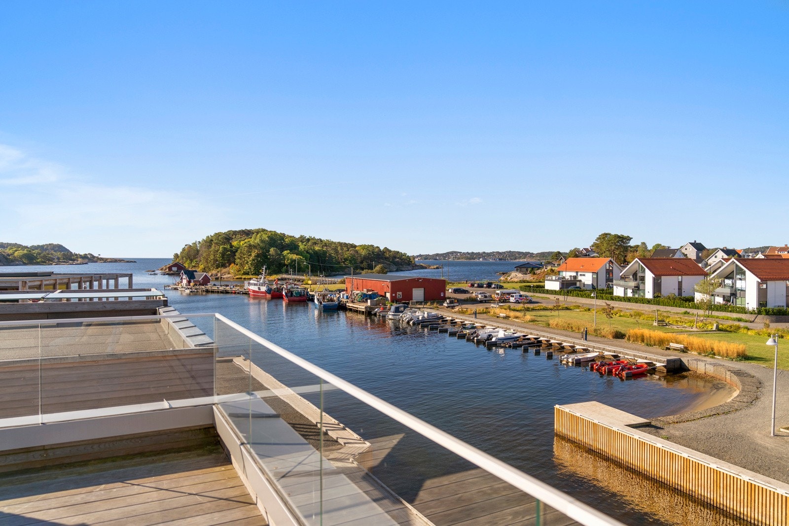 Solrik takterrasse på 40kvm med flott sjøutsikt Galleribilde