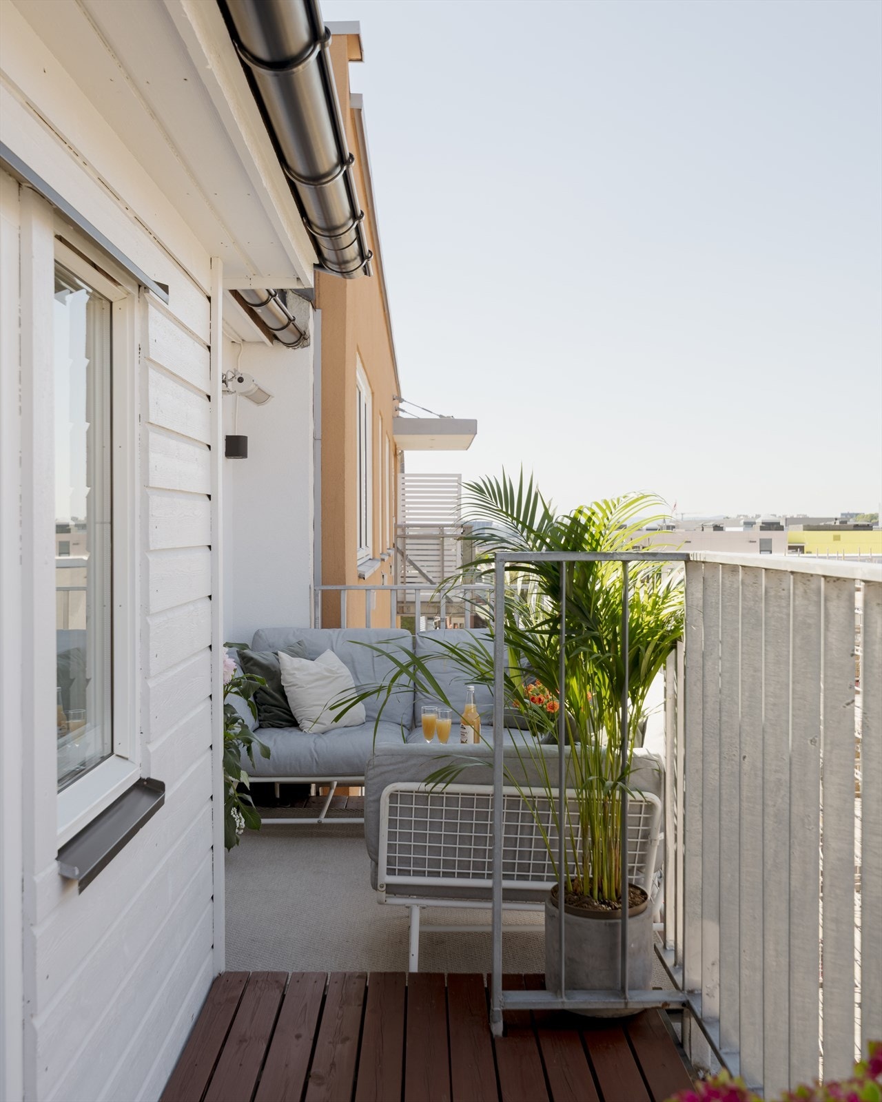 Balkongens romslige størrelse gjør at du enkelt kan innrede i ulike soner for ulike behov. Galleribilde