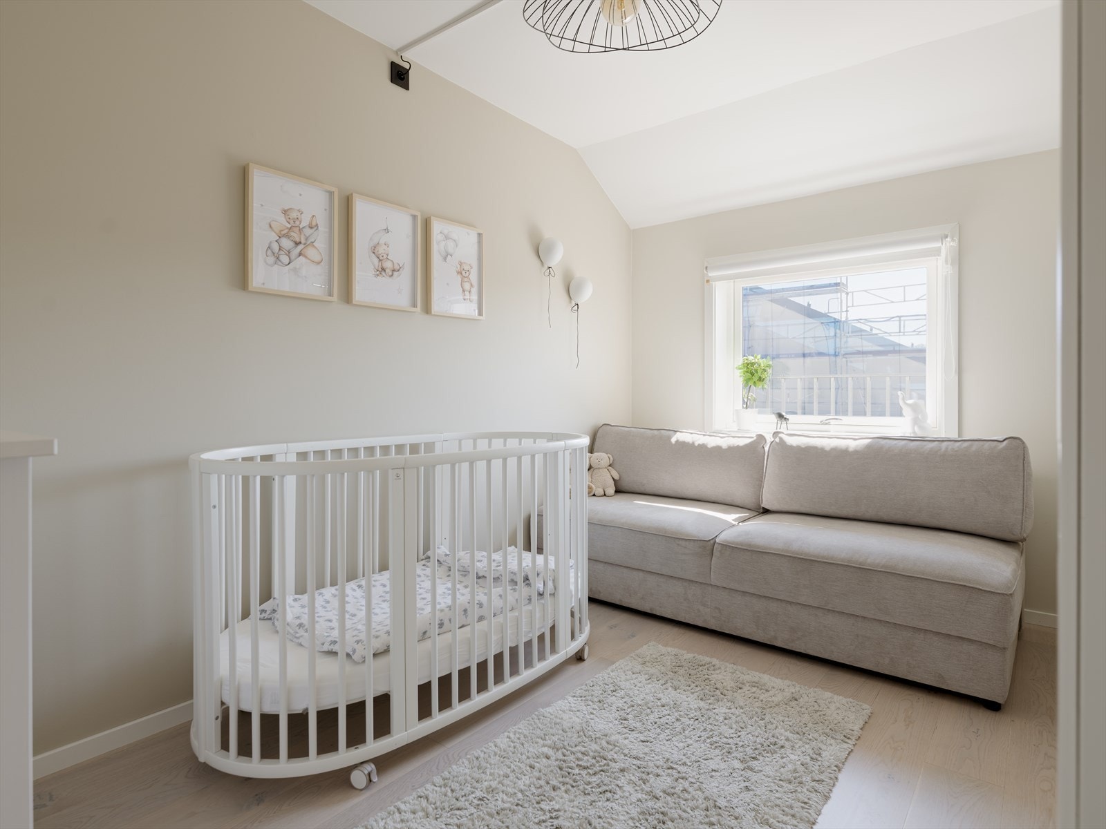 Soverom II passer ypperlig som barnerom og ligger vegg i vegg med hovedsoverommet. Galleribilde