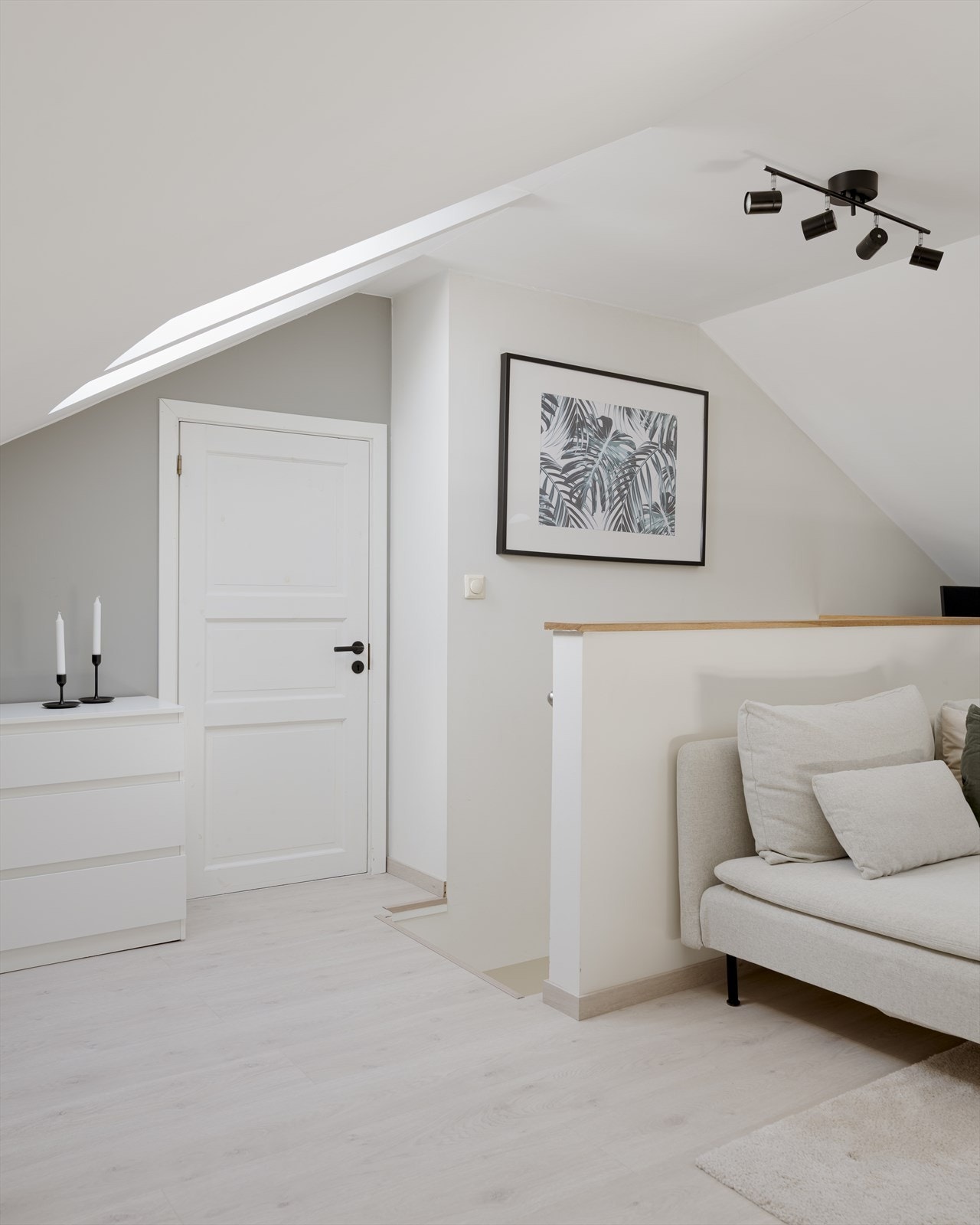 I loftsetasjen har du adkomst til en innvendig bod. Denne kommer i tillegg til kjellerboden på ca. 4,5 m². Galleribilde