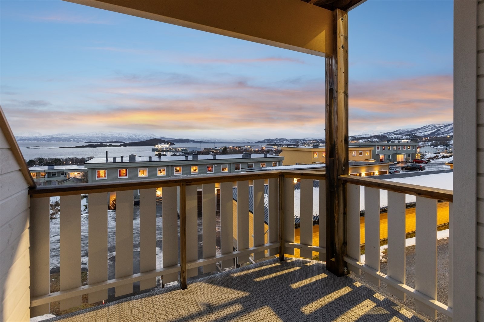 Direkte fra stuen er leilighetens overbygde veranda. Galleribilde