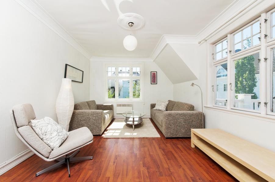 Stue med vedovn Galleribilde