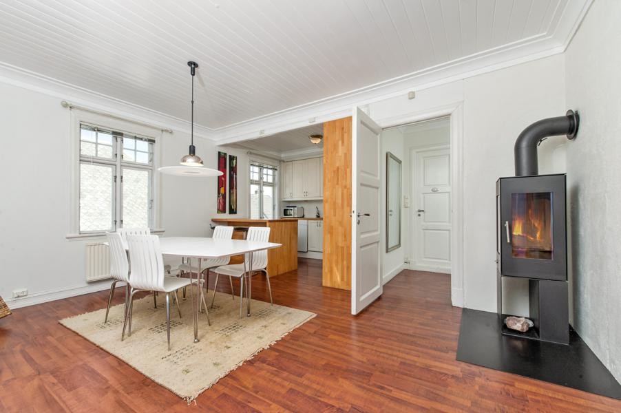 Kjøkken med vedovn Galleribilde