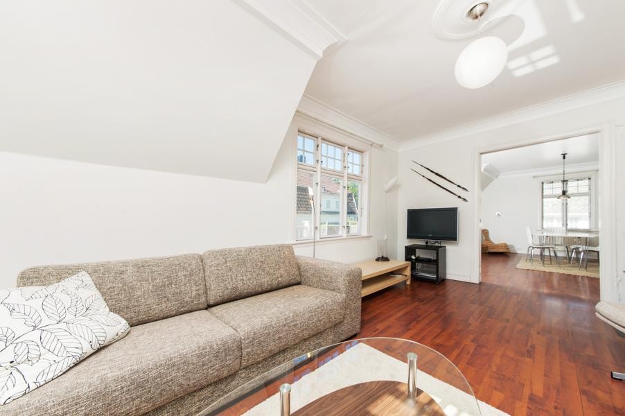 Stue mot kjøkken Galleribilde