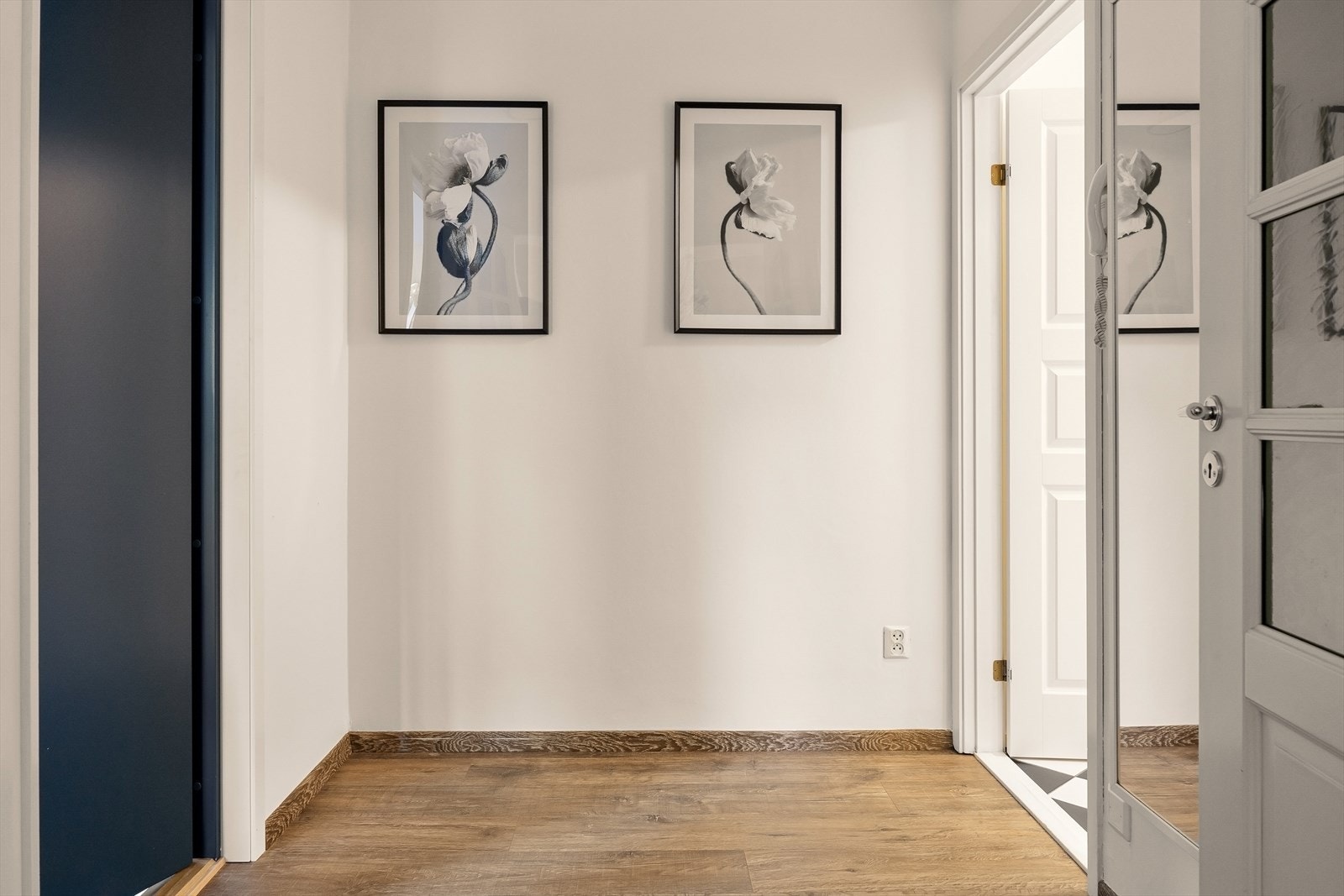 Gang med direkte adkomst til bad og kjøkken. Galleribilde