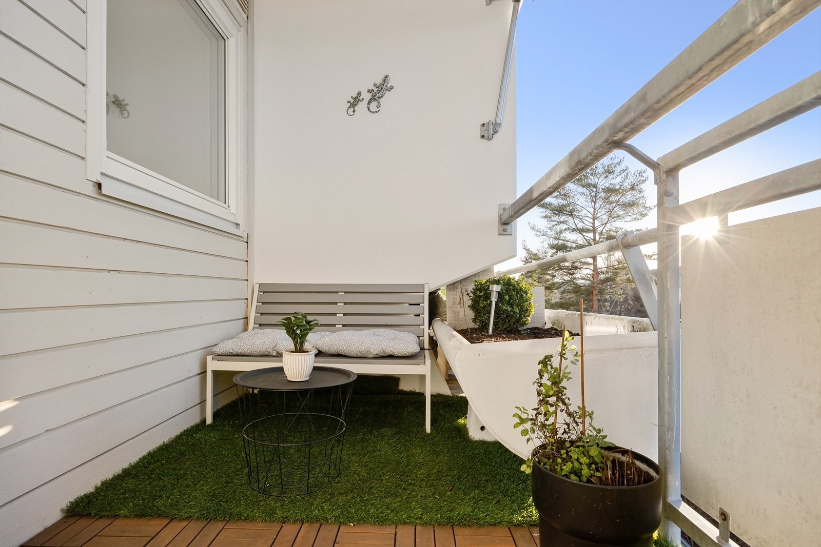 Fra stue er det adkomst til solrik vestvendt balkong med svært gode solforhold. Galleribilde