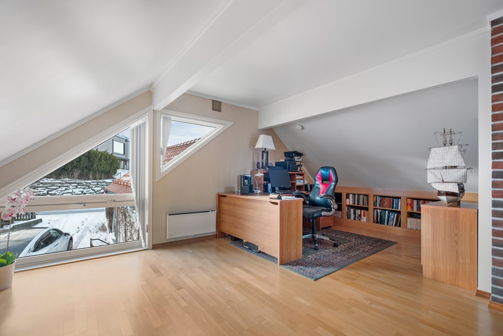 På loftet/soverommet får du i tillegg et kontor på hele 22,5m² og et praktisk toalett. Galleribilde