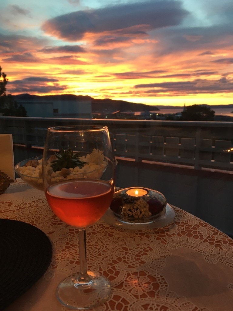 Selgers stemningsbilde fra kjøkkenet Galleribilde