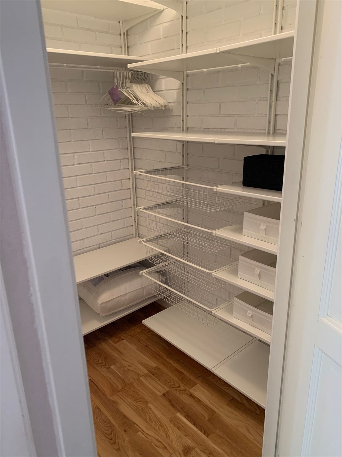 Garderobe Galleribilde