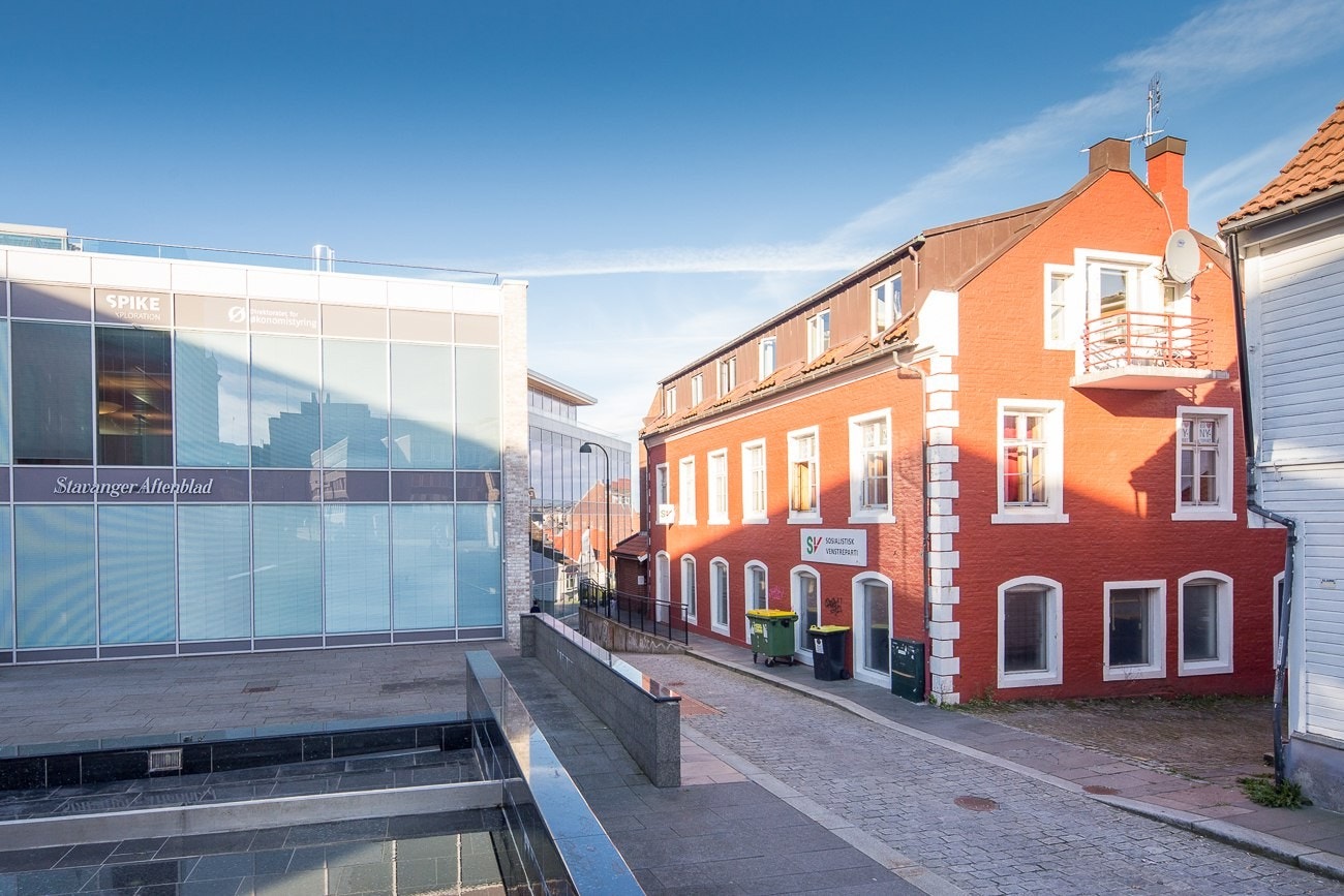 Fasaden. Balkongen tilhører leiligheten. Galleribilde