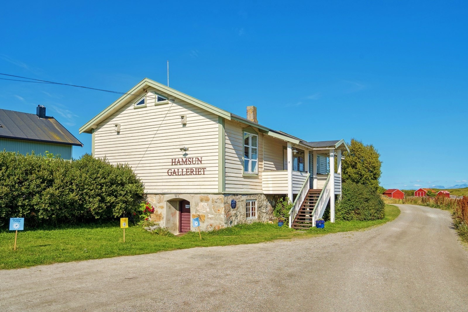Hamsun galleriet er et historisk bygg som i dag huser Poppy's Coffee. Her er det masse aktiviteter for barn hvor det også serveres fargerik bakst og kaffe etter ønske. Sporadiske eventer forekommer også. Galleribilde