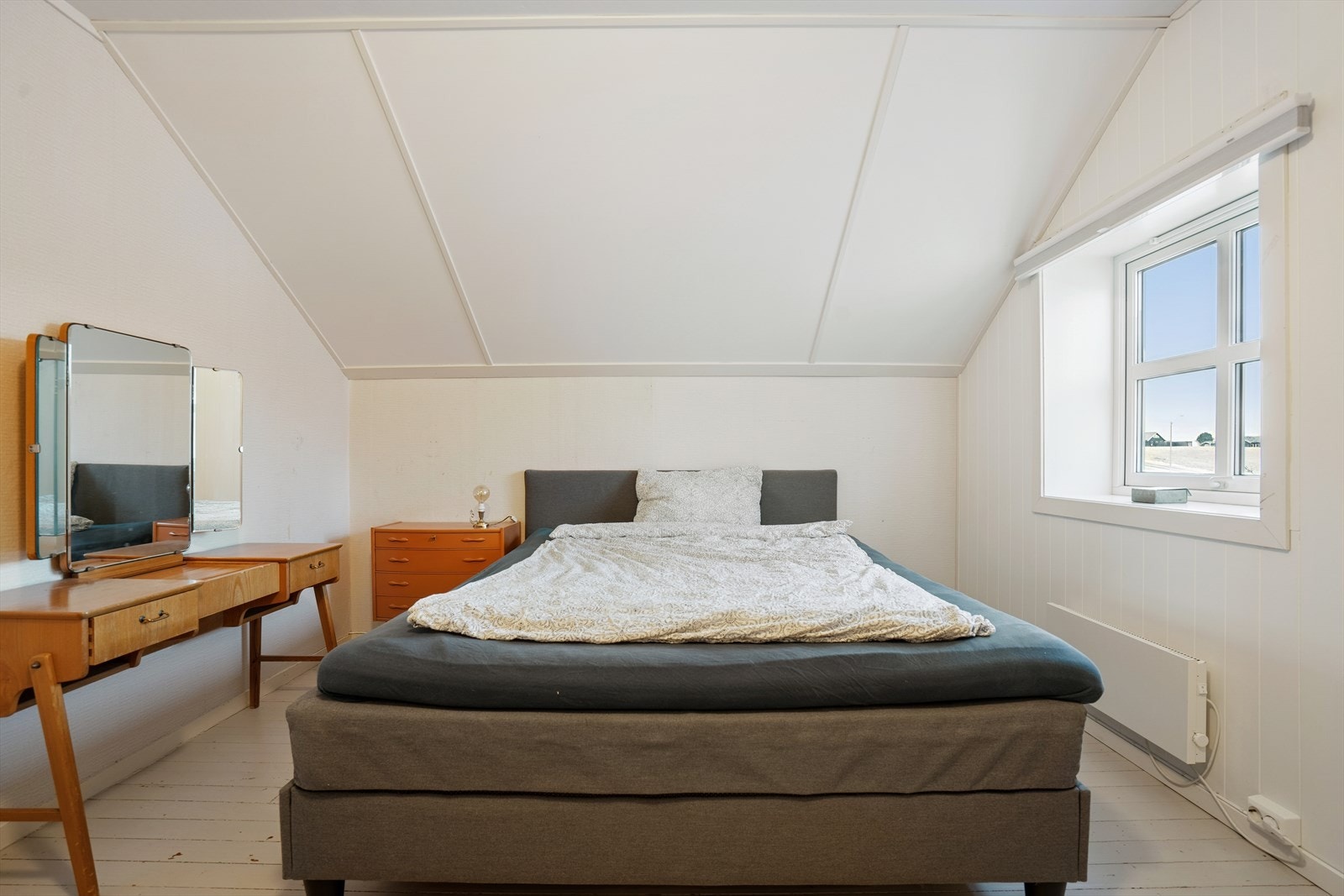 At alle soverommene ligger samlet i samme etasje, gir en praktisk og funksjonell familieløsning. Galleribilde