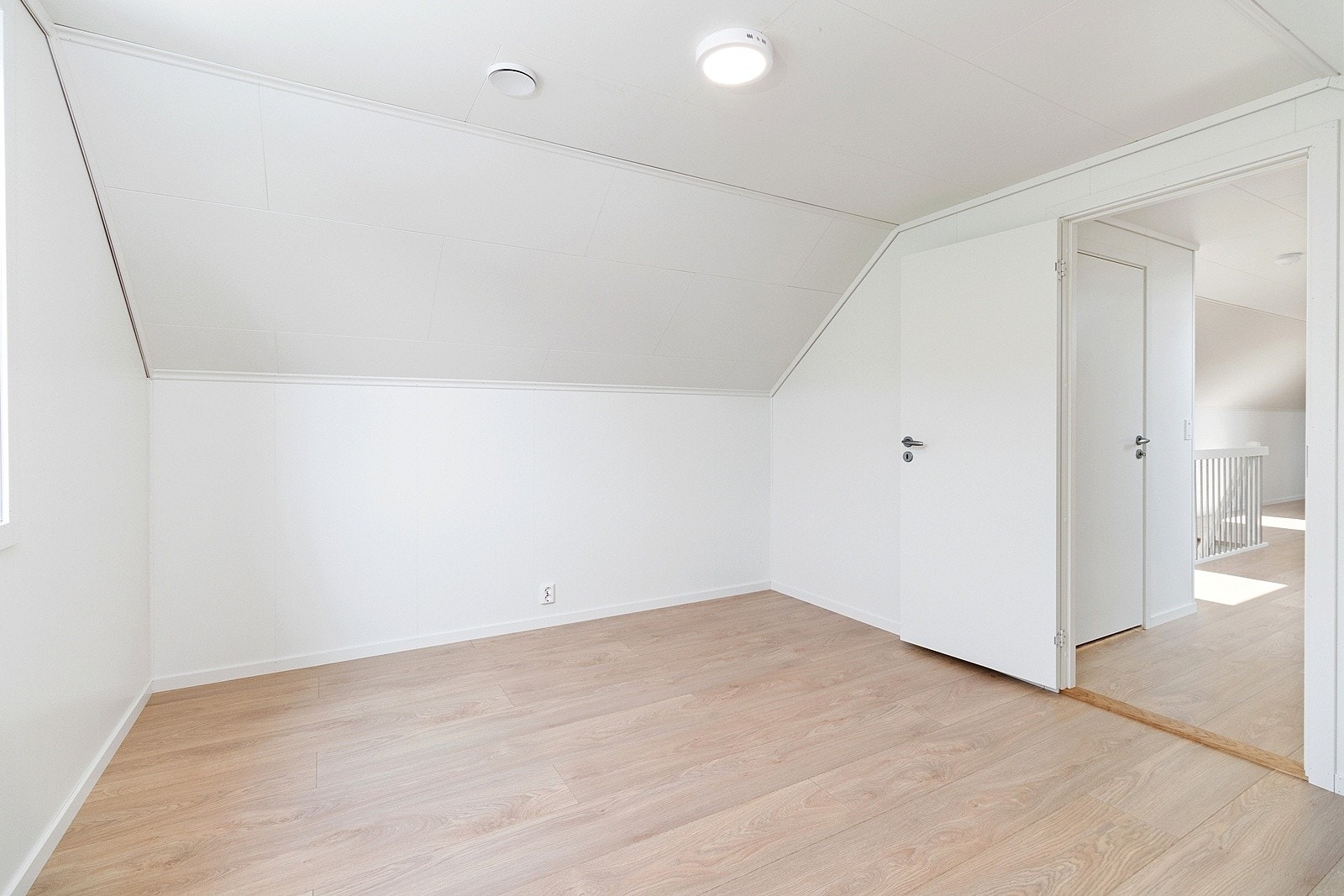 Soverom 3 måler 11,7 m² og egner seg godt som barnerom eller gjesterom og har god plass til dobbeltseng og øvrig møblering. Galleribilde