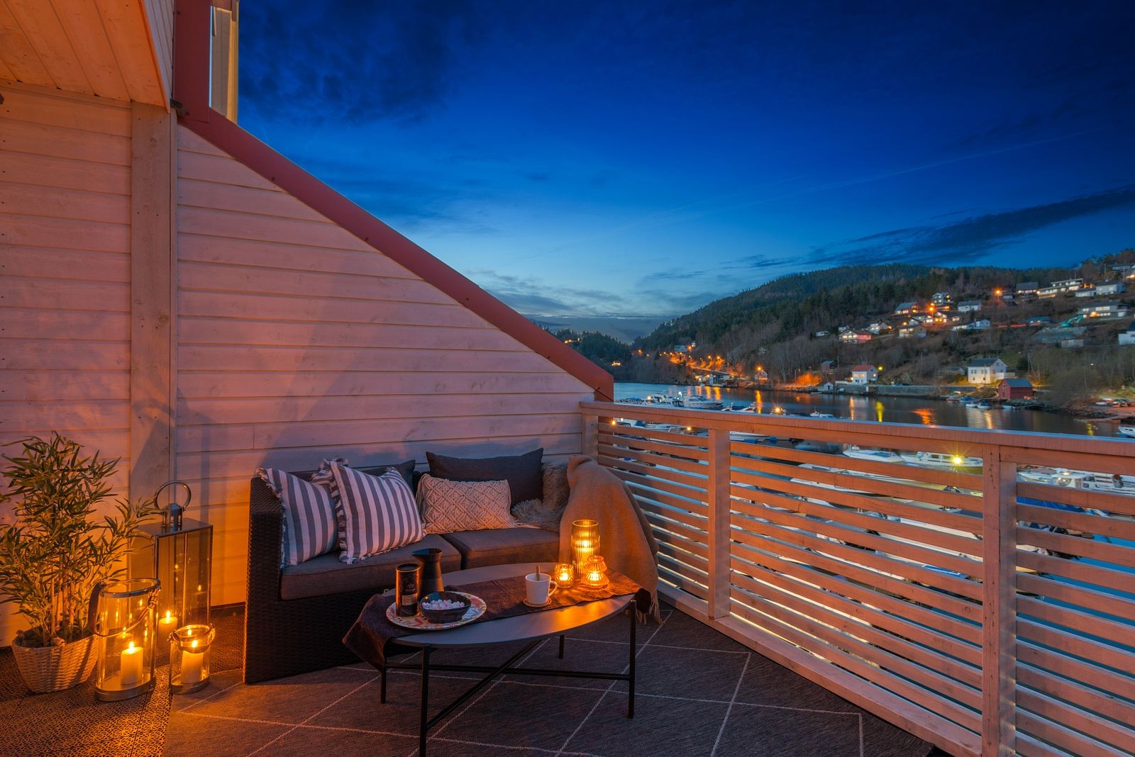 Aktiv Eiendomsmegling v/ Henriette Hagen har gleden av å presentere Vågsvegen 6C. Fotograf: Øyvind Hjelmen. (Bildene i annonsen er fra 2021) Galleribilde