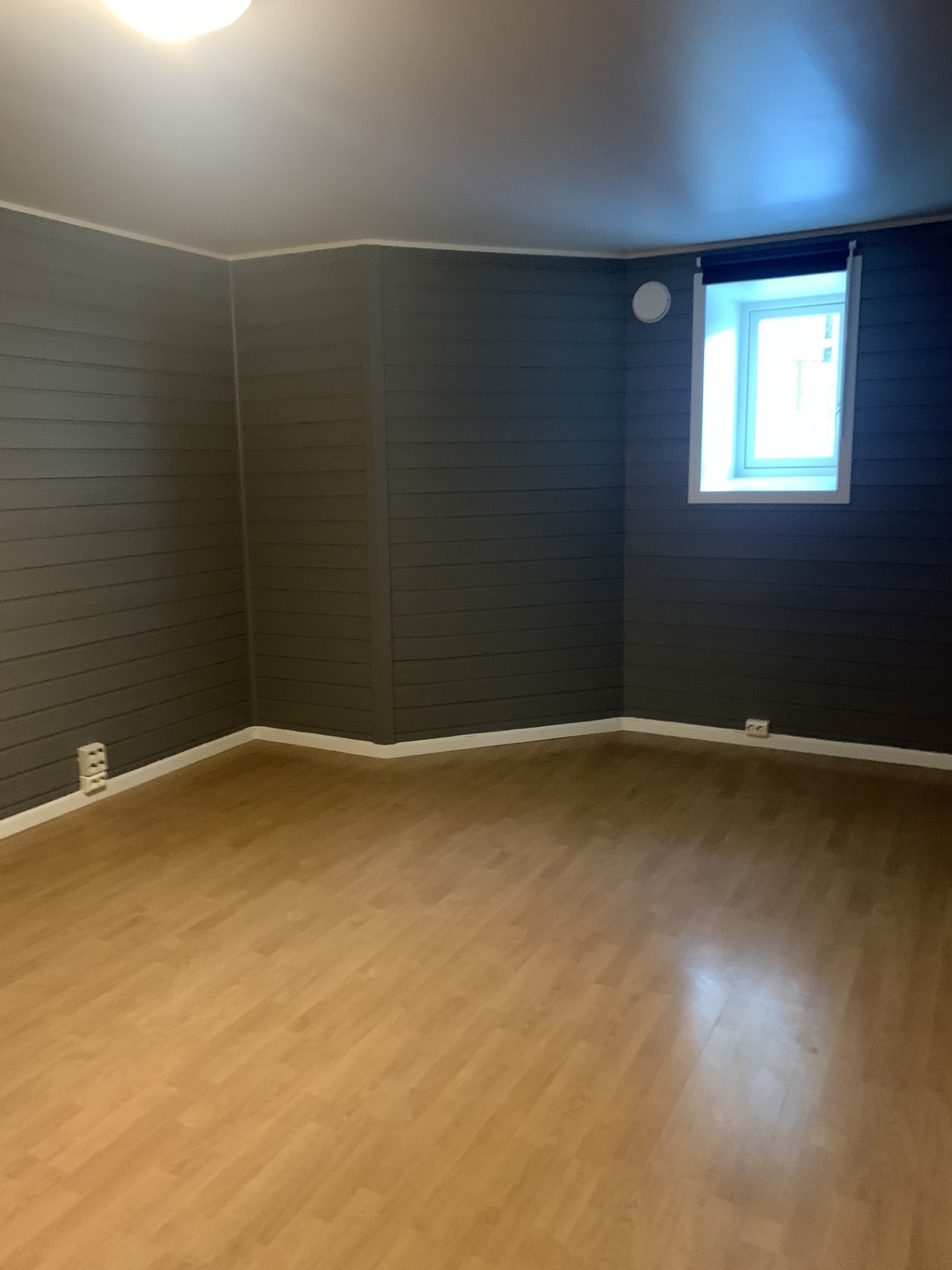 Hybel 1. Varme i gulv. Galleribilde