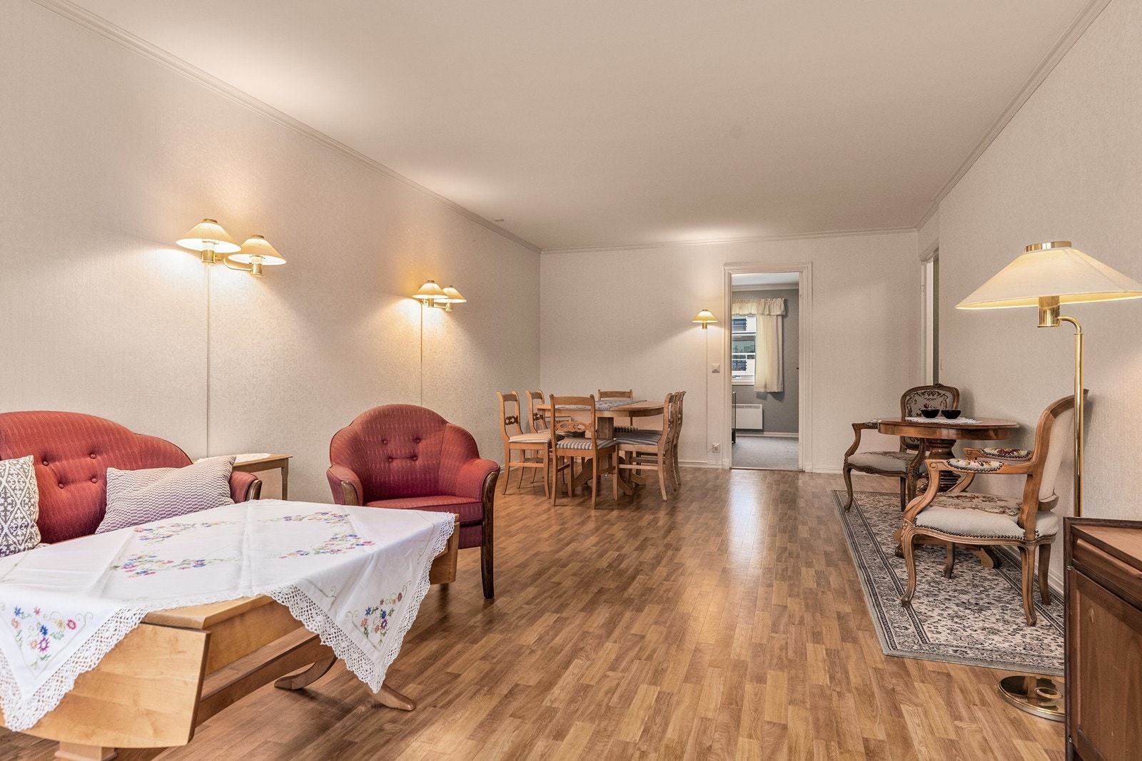 Midtleilighet gir lave fyringskostnader. Varmtvann er inkludert i felleskostnadene Galleribilde