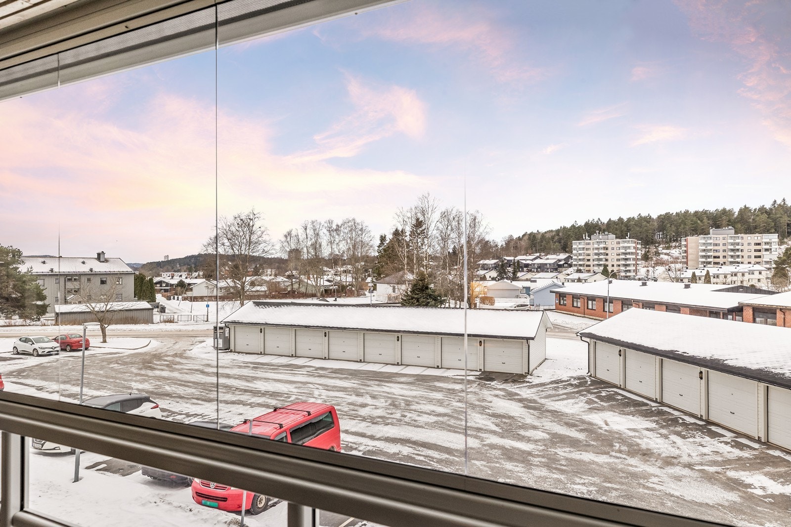 Borettslaget har garasjeplasser som kan leies. Tildeles etter venteliste/ansiennitet Galleribilde