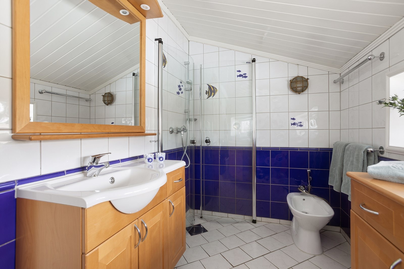 Flislagt bad fra 2003 med varmekabler i gulv Galleribilde