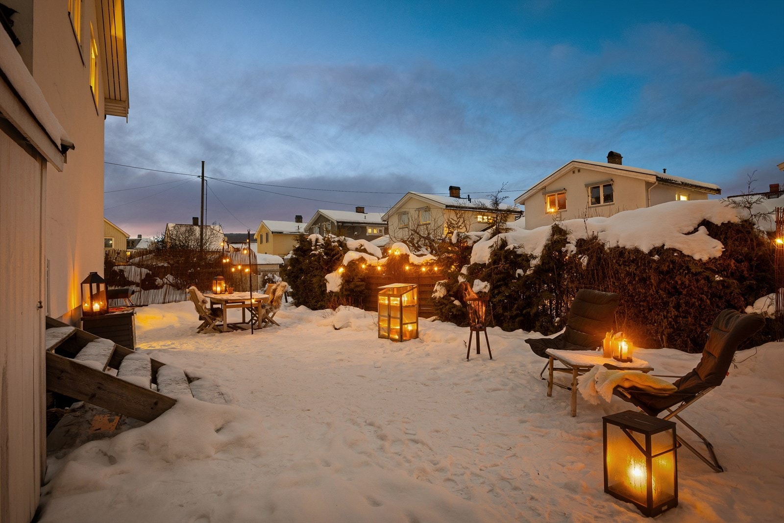 Hage omkranset av hekk Galleribilde