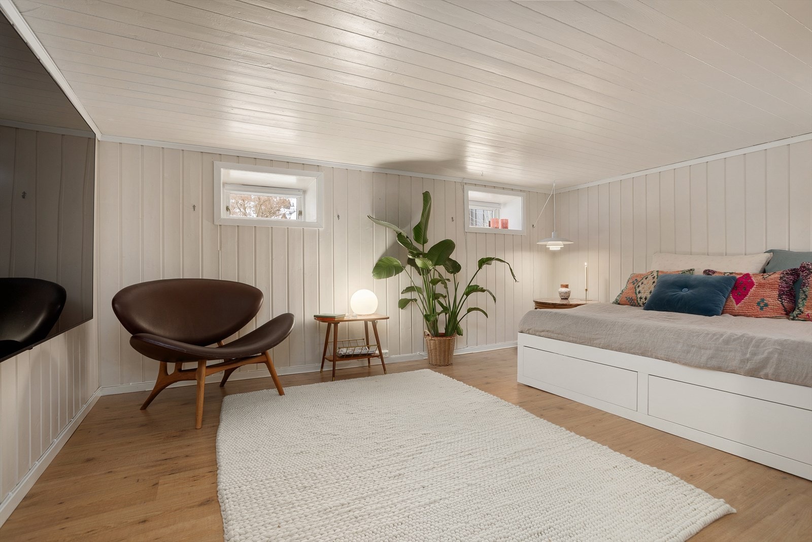 Rom innredet som kjellerstue (ikke formelt godkjent som dette)(TV medfølger salget) Galleribilde