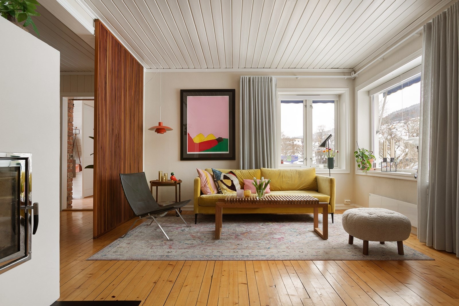 Flott stue med gode møbleringsmuligheter Galleribilde