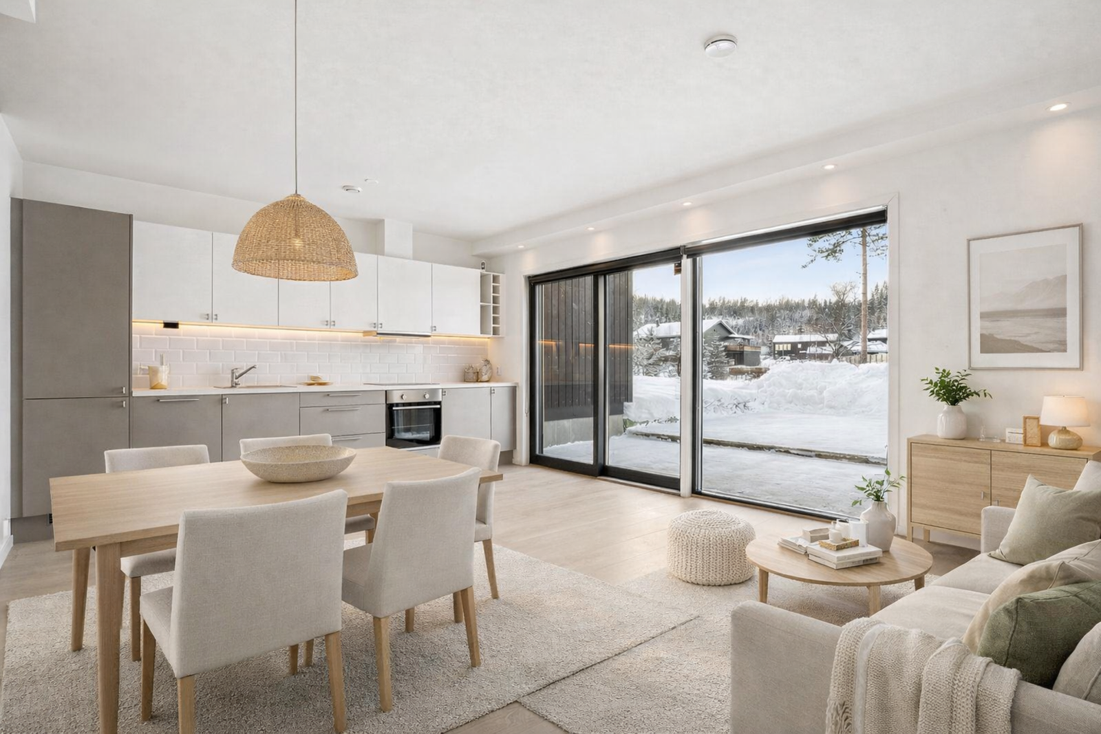 Ramstaddammen er et moderne og pent rekkehus som ligger i et område som passer for de fleste, unge som eldre, familier som enslige. Digital møblering gjort med AI for å gi en illustrasjon av hvordan det kan bli. Galleribilde