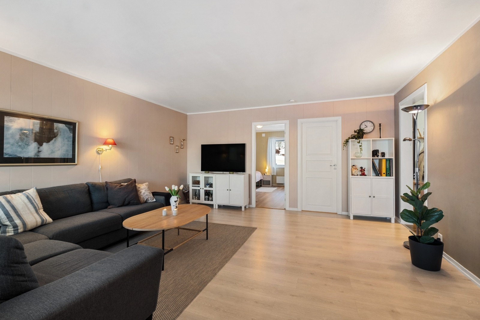 Her kan du bo for kr 6 555,- pr. mnd. i felleskostnader. Galleribilde