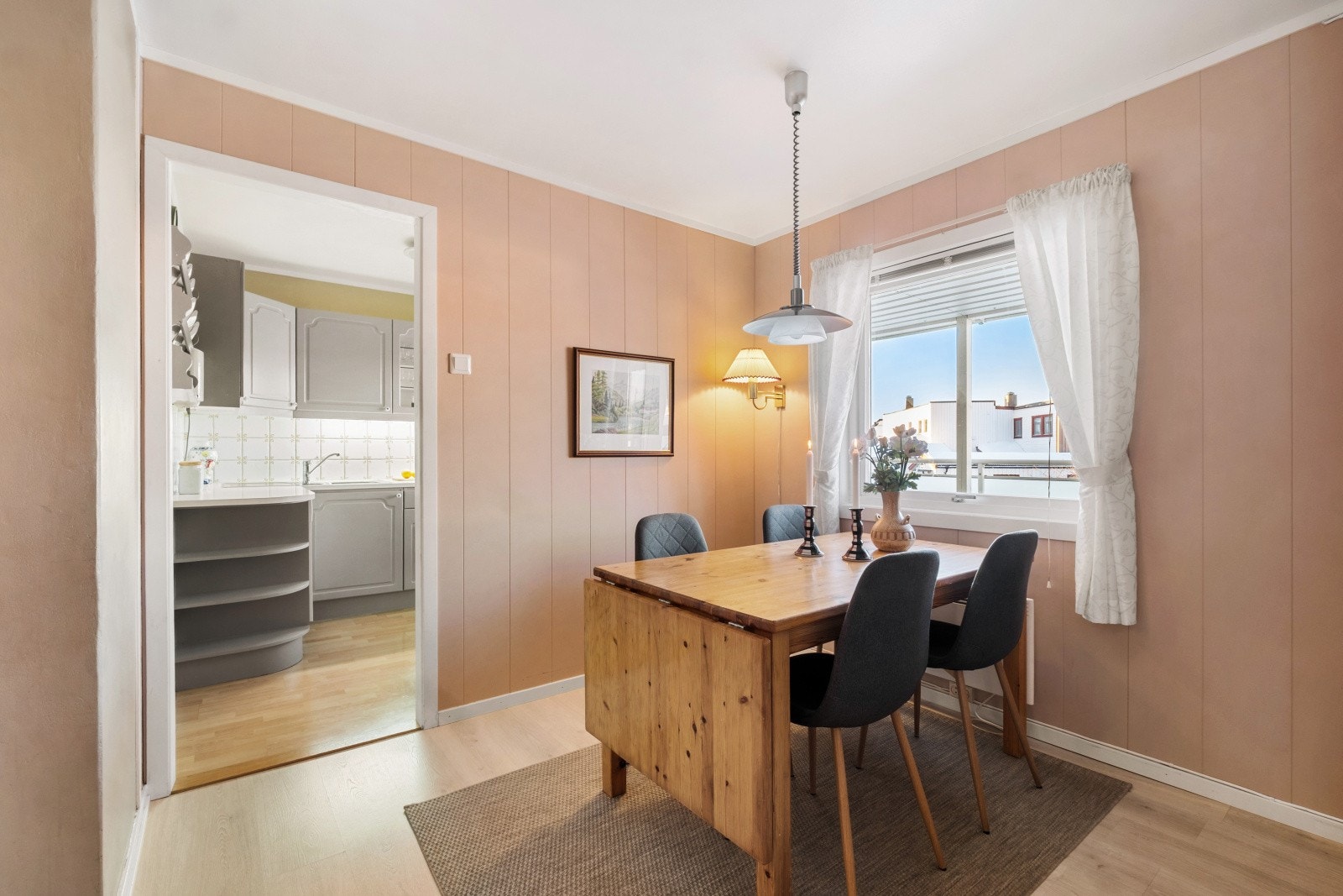 Perfekt når du ønsker å dekke på til hyggelige måltider eller invitere venner og familie til sosiale sammenkomster. Galleribilde