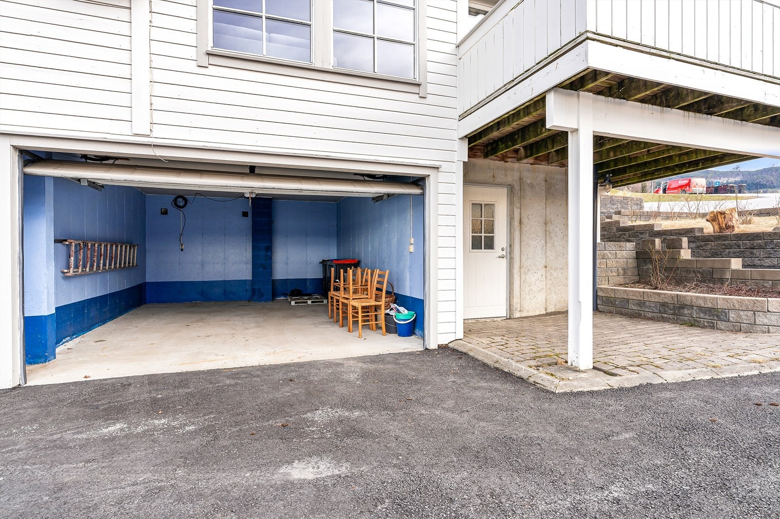 Egen dobbel garasje og bod Galleribilde