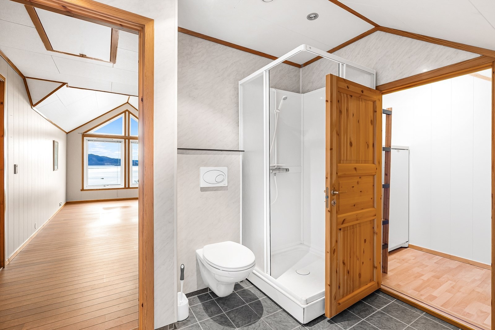 Bad i andre etasjen Galleribilde